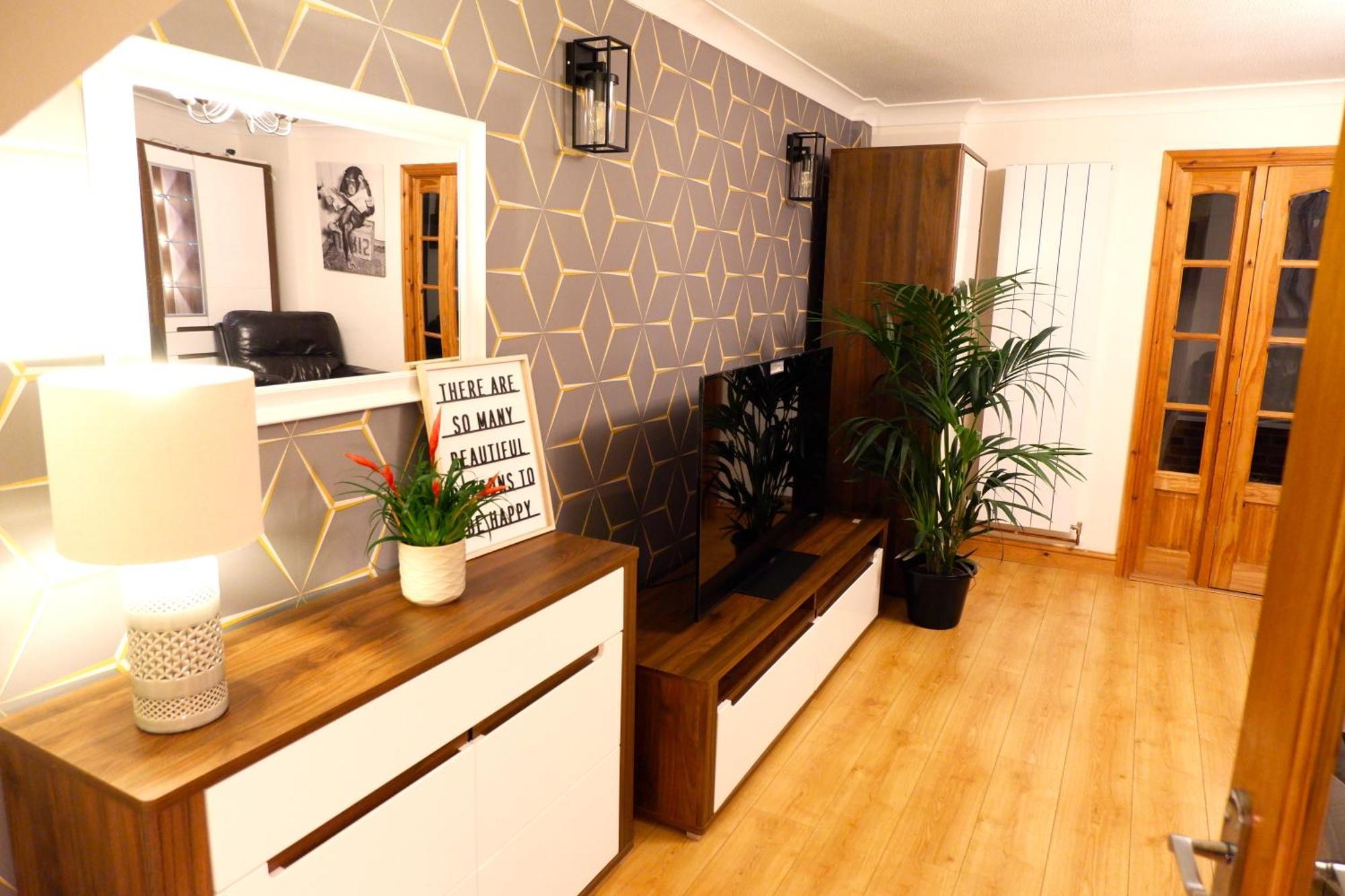 Dundridge Home - Morden Urban Living - Sleeps Up To 9 Guests & Private Parking For 2 Vehicles ブリストル エクステリア 写真